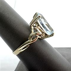 10K 417 Yellow Gold 3.6G Large Aquamarine Ring Size: 7.5!